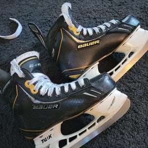 Junior Used Bauer Supreme Hockey Skates Regular Width Size 4