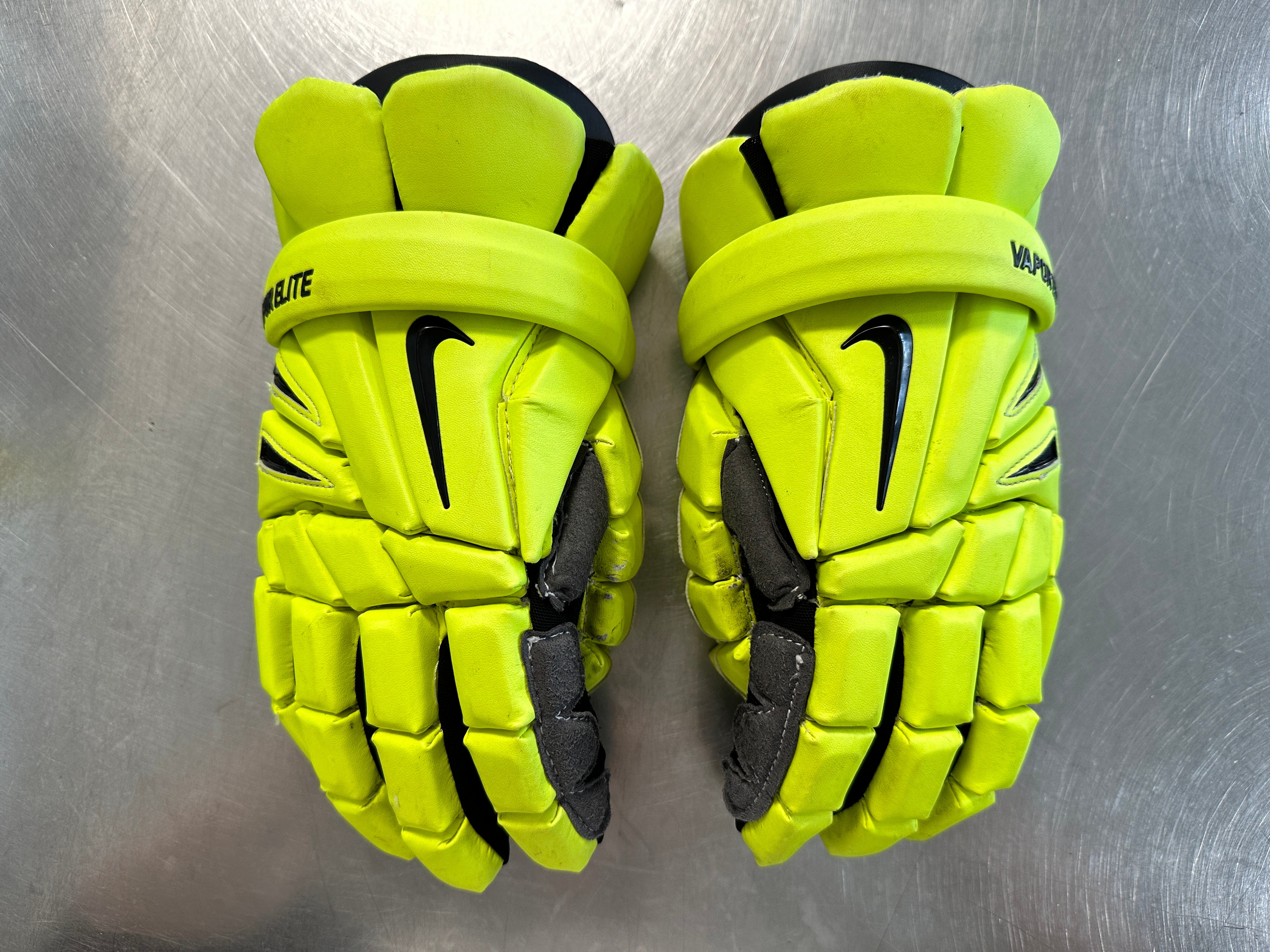 Nike Vapor Elite Volt Gloves - Lacrosse.com 