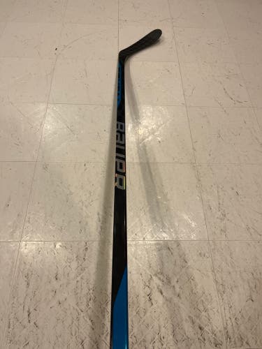 Senior Right Handed P28 Nexus Sync Hockey Stick