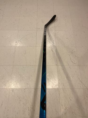 Senior Right Handed P28 Nexus Geo Hockey Stick