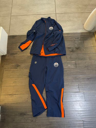 Edmonton Oilers team issued rink suit