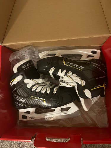 New CCM Regular Width Size 2.5 Super tacks 9370 Hockey Goalie Skates