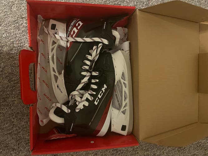 New CCM Regular Width Size 5.5 JetSpeed FT485 Hockey Skates