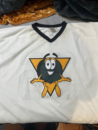 White Used Men's Athletic Knit Jersey