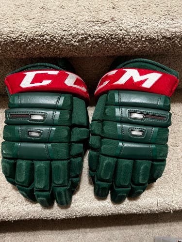 Wild hockey gloves