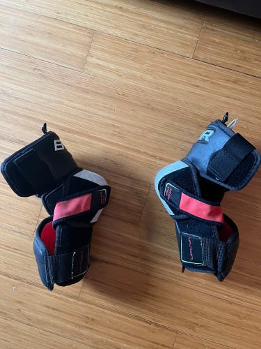 Used Medium Bauer VAPOR 2X PRO Elbow Pads