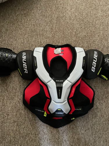 Used Extra Large Bauer Vapor Hyperlite Shoulder Pads