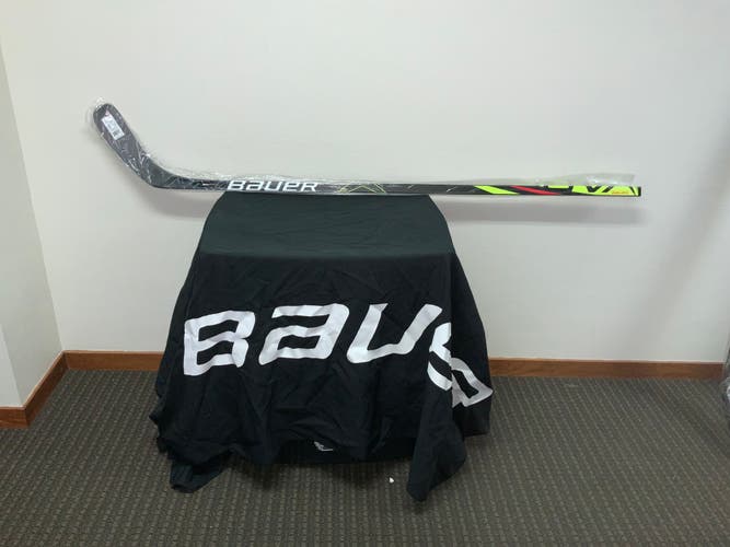 Senior New Right Hand Bauer Vapor X2.7 Hockey Stick P92 87 Flex