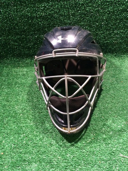 Under Armour UAHG3A-1 7 To 7 1/2 Hockey Style Catcher's Helmet