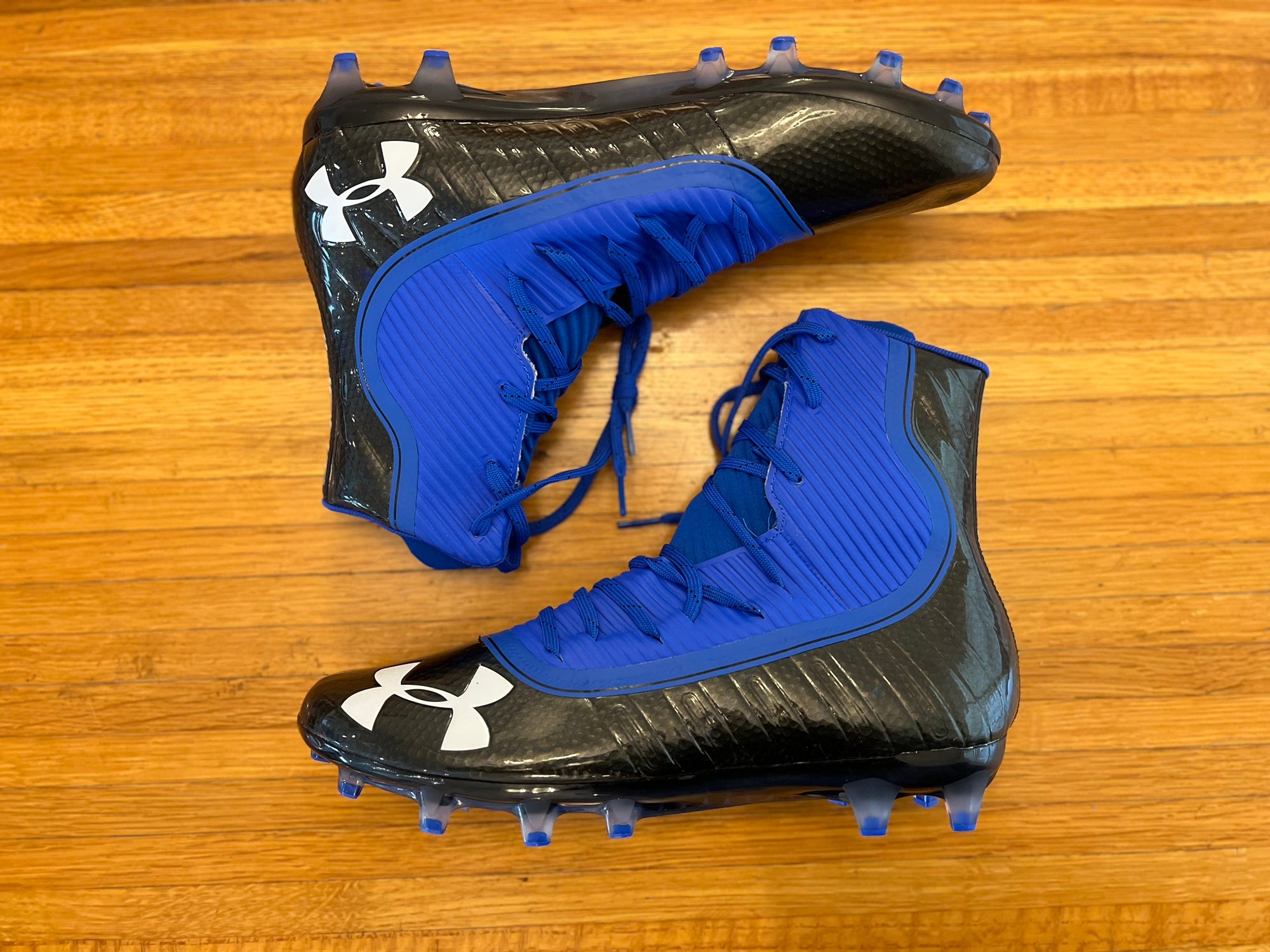 Louis Vuitton Football cleats ❕Colored with a deep crismon red