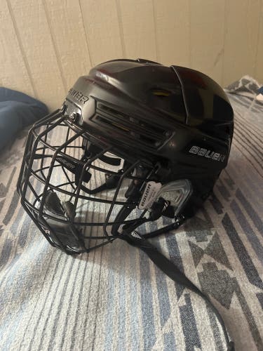 Used Medium Bauer Re-Akt 200 Helmet