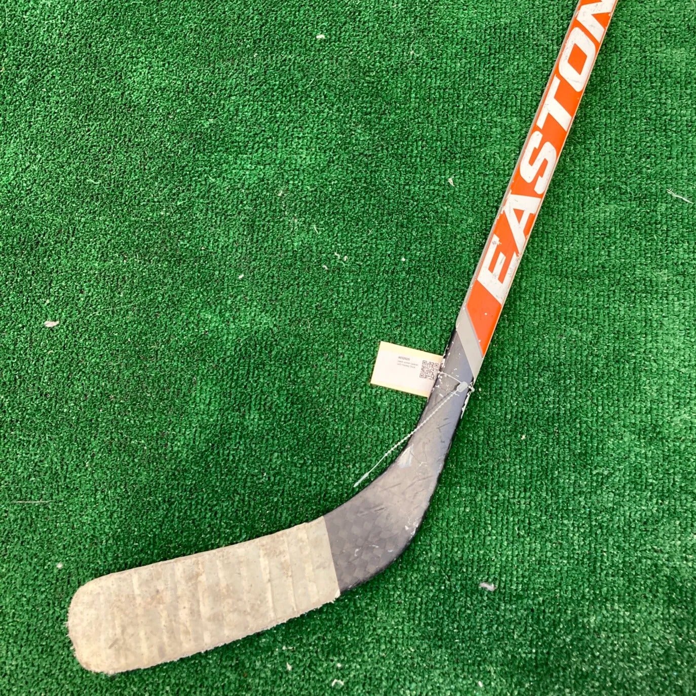 Any 80's/90's kids here remember the original Easton Synergy sticks back in  the day? Man I wish I still had my orange one. : r/hockeyplayers