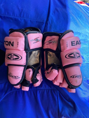 Easton Bubble Gum Limited Edition Synergy gloves