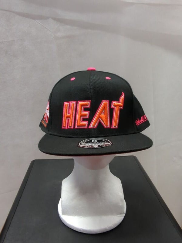 Vintage - Men - Adidas Miami Heat Fitted Hat - Red/Black/Multi