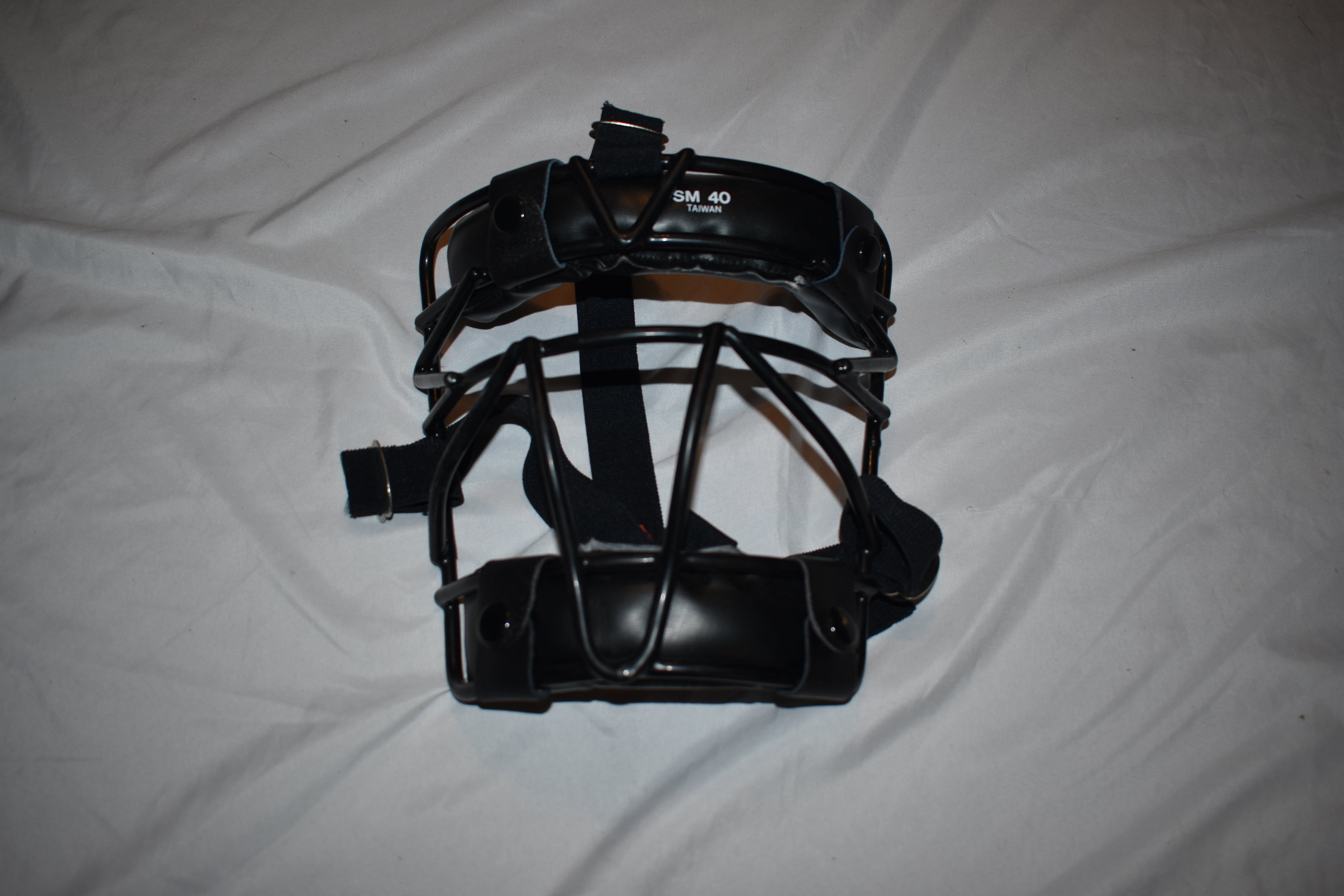 Adult Lightweight Hollow Wire Catcher/Umpire Mask