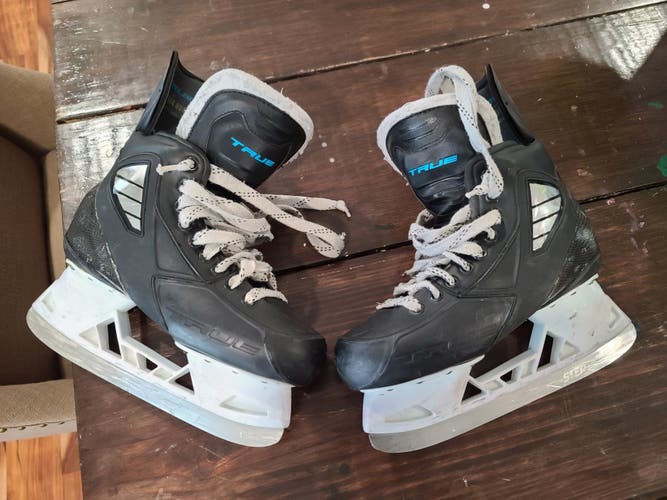 Junior True skates Size 4.5