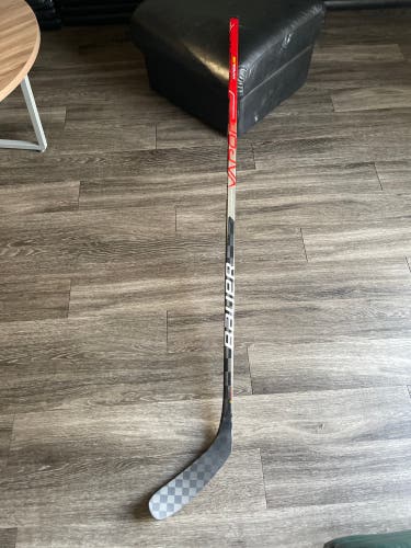 New Right Handed Liane Vapor Hyperlite Hockey Stick
