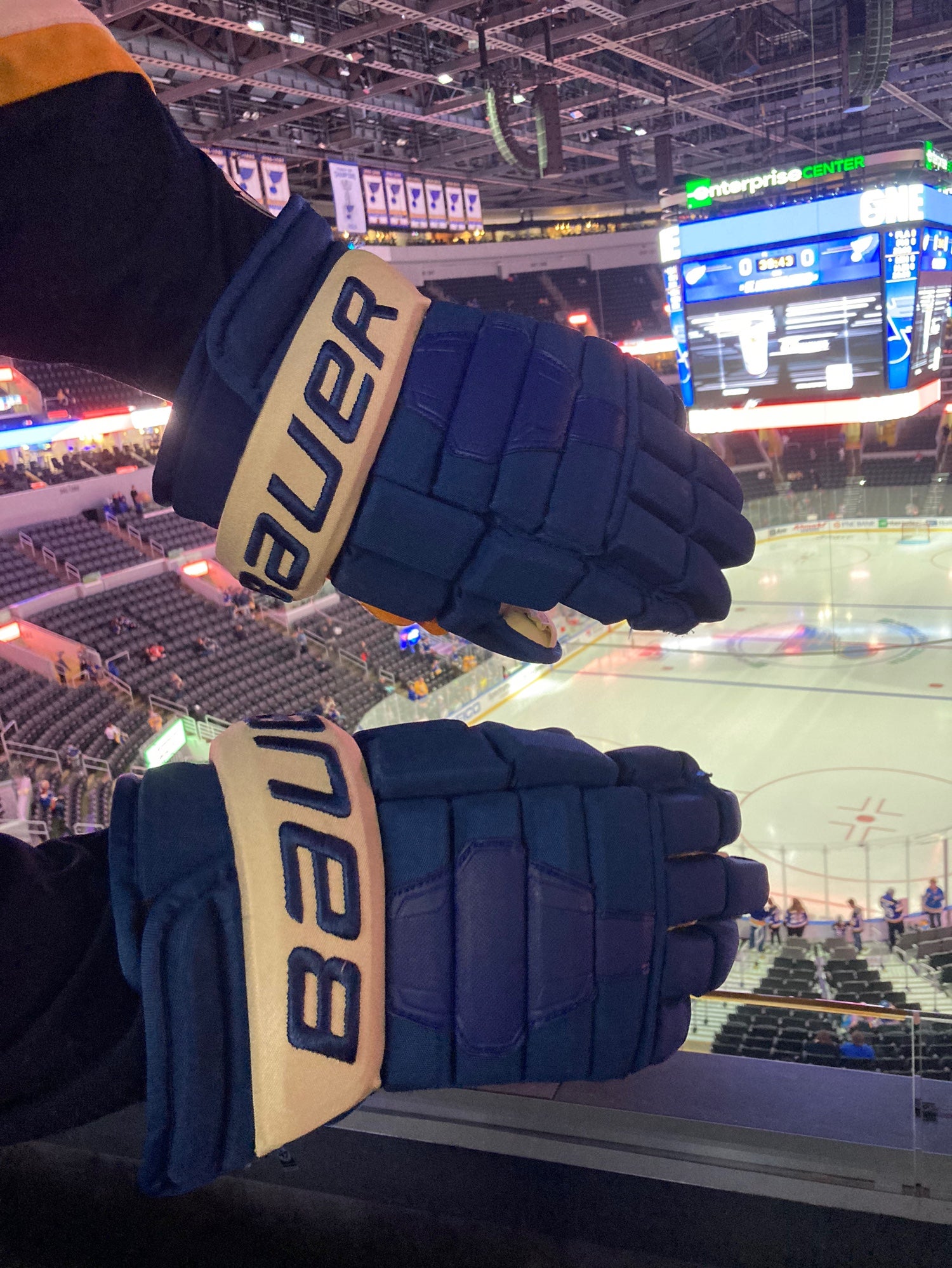 St. Louis Blues Pro game used Nick Leddy Bauer Heritage Gloves