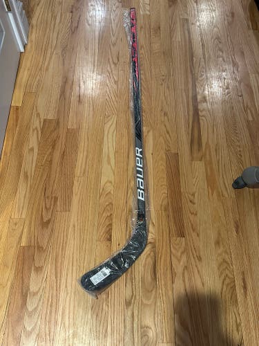 New Right Handed P92  Vapor FlyLite Hockey Stick