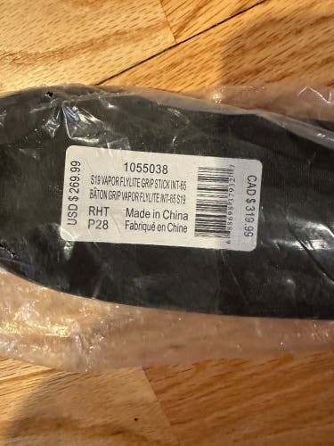 Intermediate Right Handed P28  Vapor FlyLite Hockey Stick