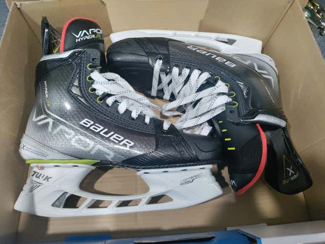 Senior New Bauer Vapor Hyperlite Hockey Skates Regular Width Size 7.5