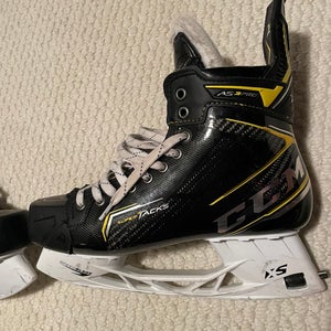 Used CCM Regular Width Pro Stock Size 9.5 Tacks Hockey Skates