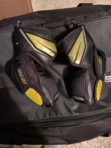 Used Medium Bauer Supreme Ultrasonic Elbow Pads