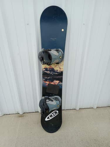 LTD Transition Snowboard 154 cm with Flow Bindings