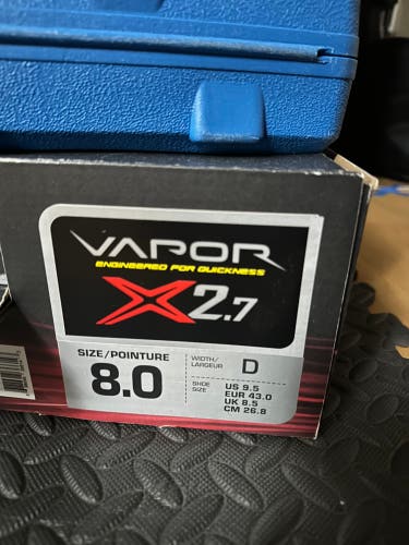 New Bauer Regular Width  Size 8 Vapor X2.7 Hockey Skates