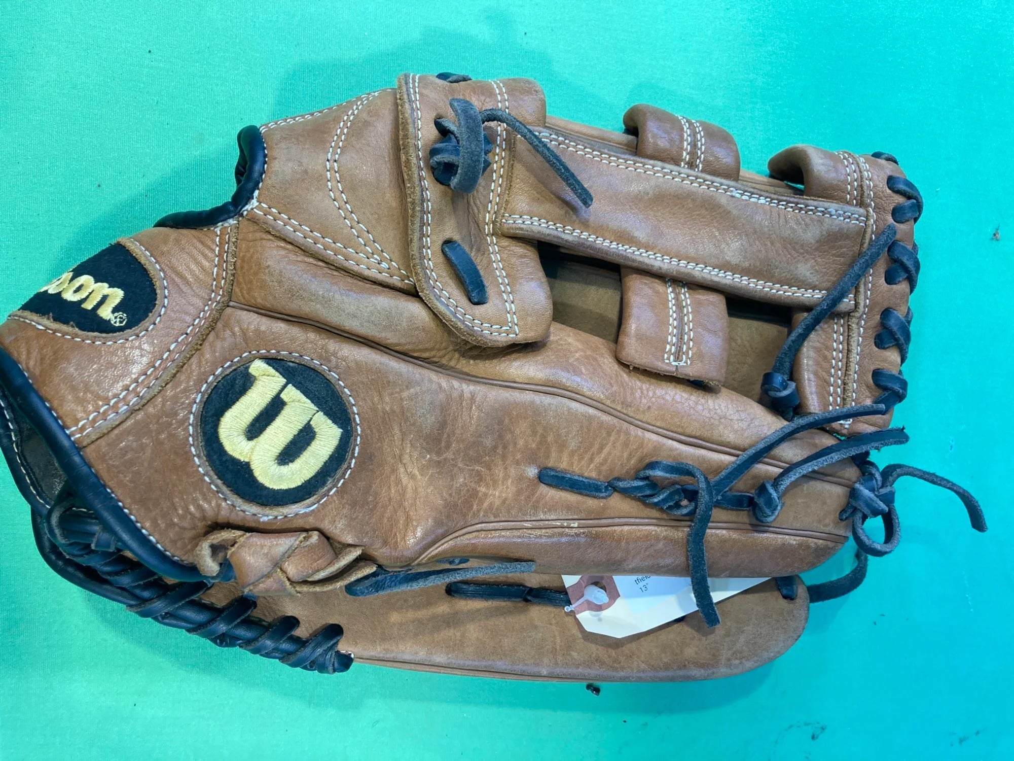 Used Wilson A950 Right-Hand Throw Outfield Baseball Glove (11.75