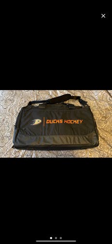 *** LAST BAG *** Anaheim Ducks NHL Pro Issued Hockey Coaches/ Duffle Bag