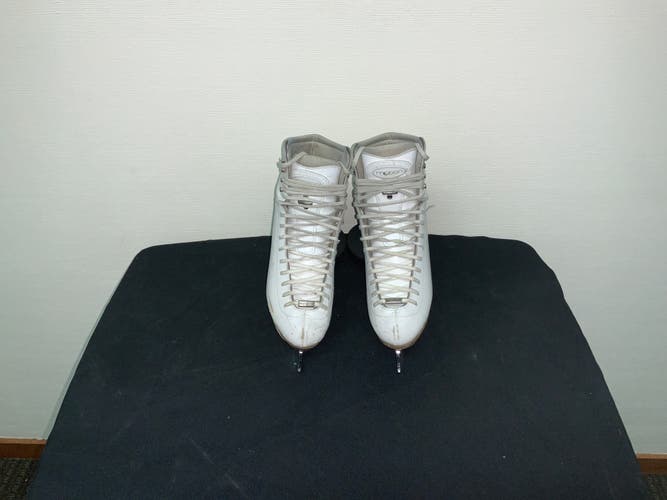 Used Riedell 255 motion Figure Skates Size 5.5