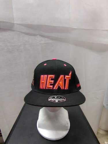 NWS Miami Heat Mitchell & Ness Decade Of Heat Fitted Hat 7 1/4 NBA