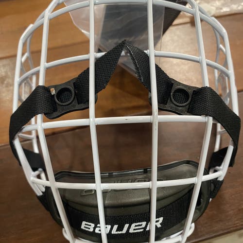 New Medium WHITE Bauer Profile II Facemask Full Cage