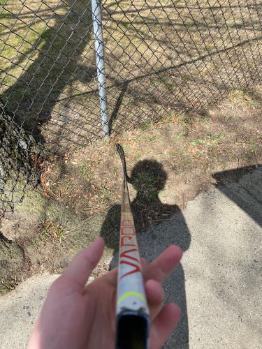 Senior Right Handed P28  Vapor Hyperlite Hockey Stick