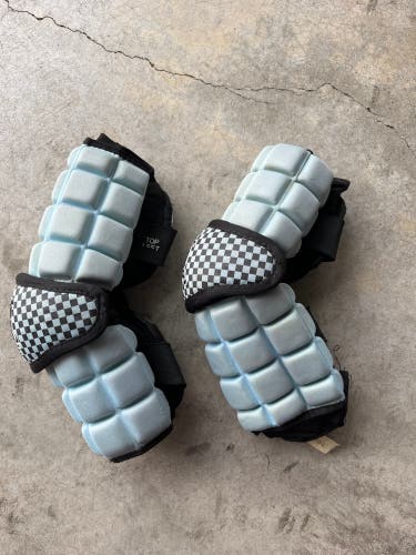 Youth Medium/Large Brine Arm Pads