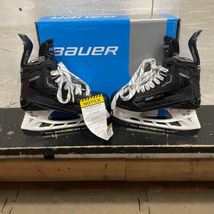 New Bauer Regular Width  Size 6.5 Supreme Mach Hockey Skates