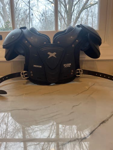 Used Youth Medium Xenith Flyte Shoulder Pads