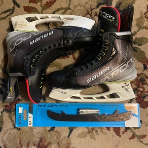 New Bauer Regular Width  Size 7 Vapor Hyperlite Hockey Skates