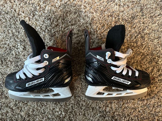 Bauer Regular Width  Size 10 Ns Hockey Skates