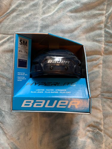 New Medium Bauer Hyperlite Helmet