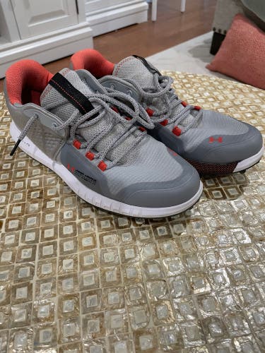 Men's Size 9.0 Under Armour HOVR Golf Shoes