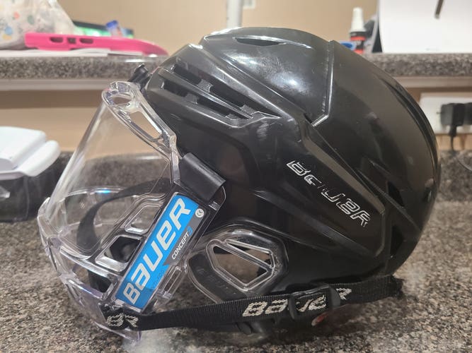 Used Medium Bauer Re-Akt 95 Helmet