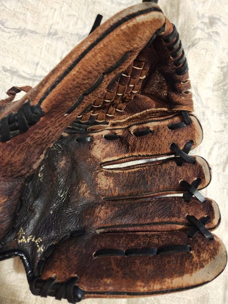 Mizuno Right Hand Throw Power Close Prospect Series Baseball Glove 11.5