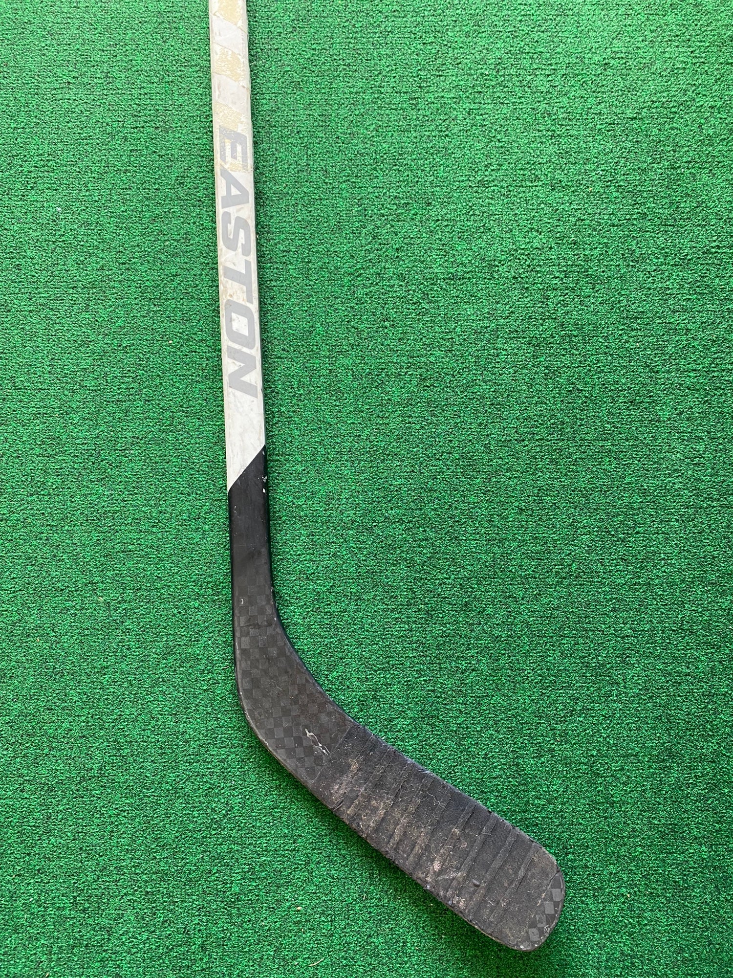 Used Senior Easton Left Handed Mako M5 Hockey Stick Mid Pattern w/ grip