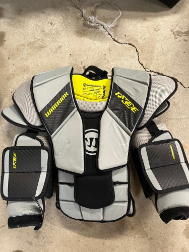 WARRIOR RITUAL X3 E GOALIE CHEST PROTECTOR - INTERMEDIATE