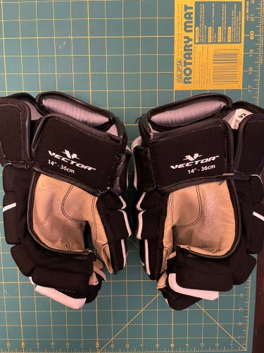 CCM 14"  Vector Gloves