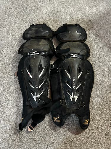 Mizuno Catcher's Leg Guards Softball 15.5” Clean
