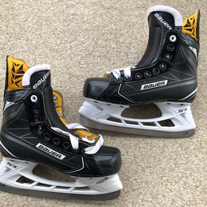 Junior New Bauer SUPREME ACER Hockey Skates Regular Width Size 4