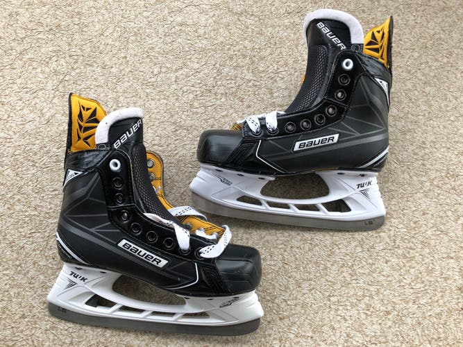 Junior New Bauer SUPREME ACER Hockey Skates Regular Width Size 4